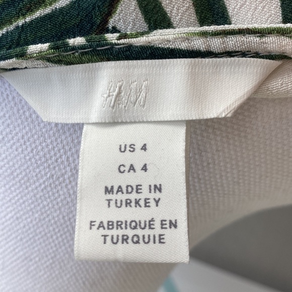 ‼️SOLD‼️H & M women Tropical Crop top - Picture 4 of 4